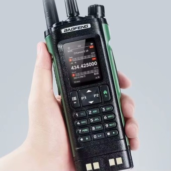 BAOFENG DM-32UV  в руке
